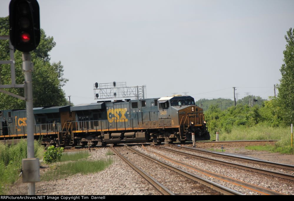 CSX 5491 leads M326